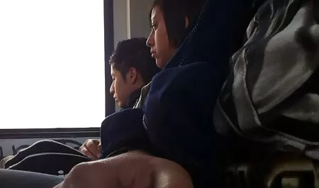 Cô pim sec gai xinh gái tóc vàng một chàng trai trong bãi đậu xe của mình ferrari