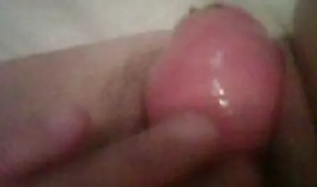 MẸ mặc đồ sec gai sinh đen và cung cấp cho họ một đôi