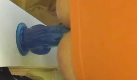 Vì tiền, tôi để cho bản thân mình gai han sec có quan hệ tình dục trước mặt một người đàn ông
