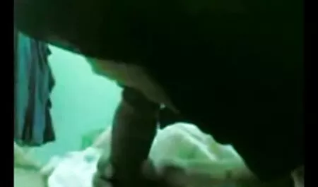Một cô gái trong hậu phim sec gai net môn trong hồ bơi