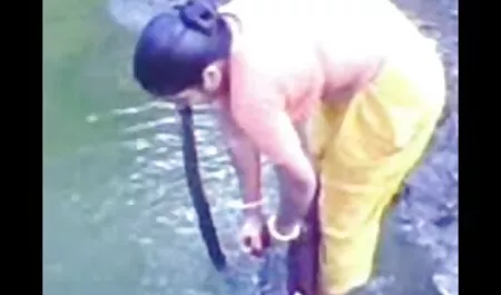 Ba người vui vẻ với con by the sec gai đep pool