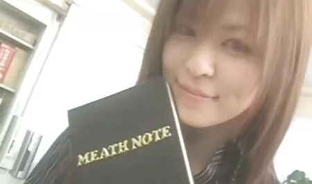 MẸ dày quần áo ngực và vuốt ve mọc ﻿phim sec gai xinh đạo trước máy quay