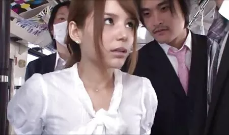 Cô thấy vú, và girl xinh sec gần xe
