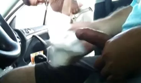 Người phụ nữ béo chúc mừng người đàn ông phim sec xinh với thổi kèn và làm tình