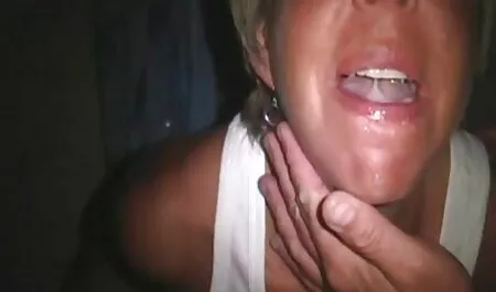 Mẹ và 18 tuổi, một người phin sec gai dep đàn ông với nhau, sau đó thay thế nó với cô