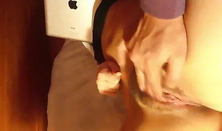 La sec gai lon to lớn, một người bạn ở bed