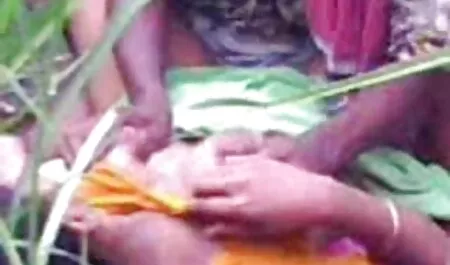 Lạ gái trẻ tóc anh sec gai dep vàng, lớn